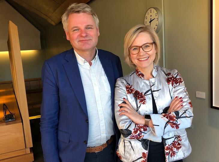 Ny helse- og omsorgsminister Ingvild Kjerkol sammen med leder i Fagrådet Jan Gunnar Skoftedalen.